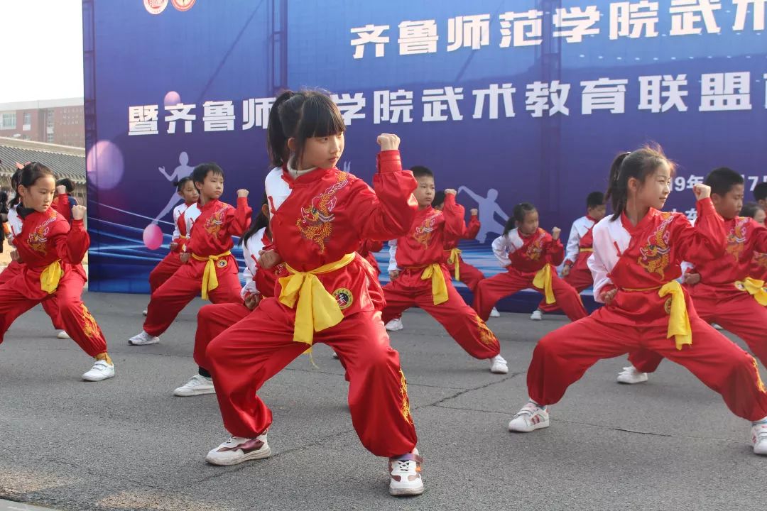 新区学校获首届校园武术比赛展演一等奖