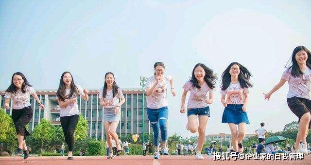原创南京高校强制晨跑，影响成绩，引发热议！