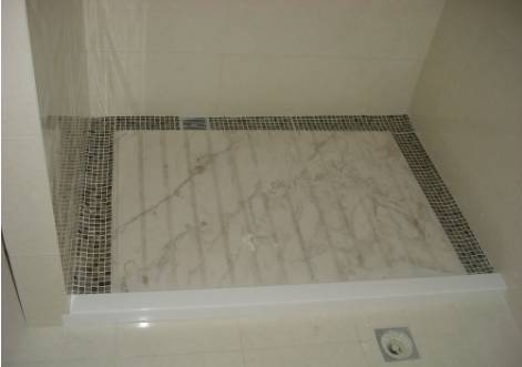 淋浴房用水槽凸显空间层次感