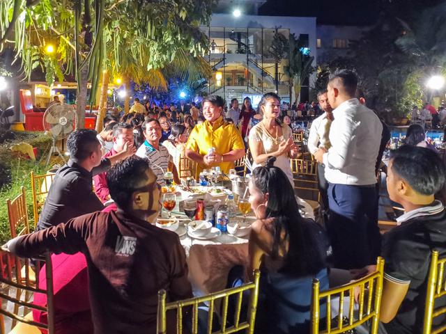 吴哥窟之行偶遇当地人的婚礼喜宴，来看看柬埔寨人是怎么办婚礼的吧