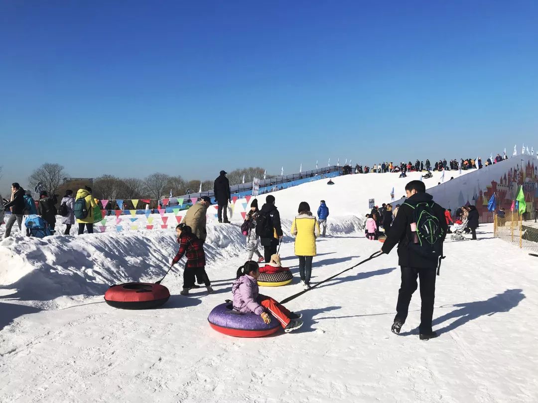 为了响应3亿人上冰雪的号召 打造了顺义首家室内冰场 顺奥·冰世界