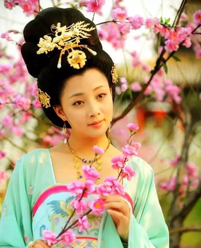 古代四大美女简介杨玉环 cdb6d160129e450fb769d3cccf9fba80.jpeg