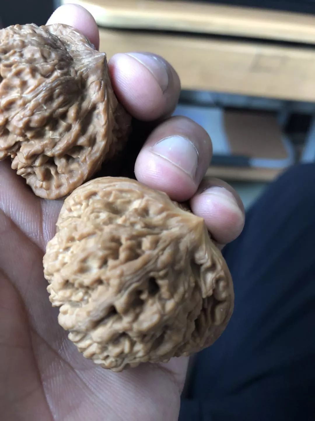 盘核桃的正确盘法该不该碰 e62d6fa2a25f4c009d35be5dc083936c.jpeg