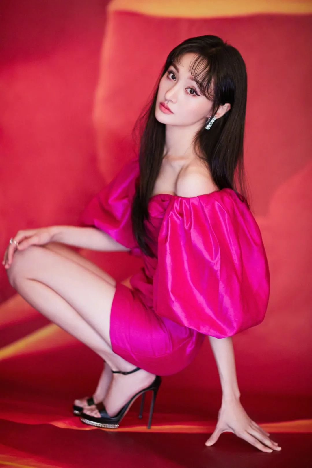 费加罗盛典性感生死斗!何穗甩头上热搜,