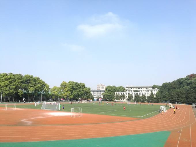 湖南外国语职业技术学院五年制大专--初中男生学习汽修专业就业前景好