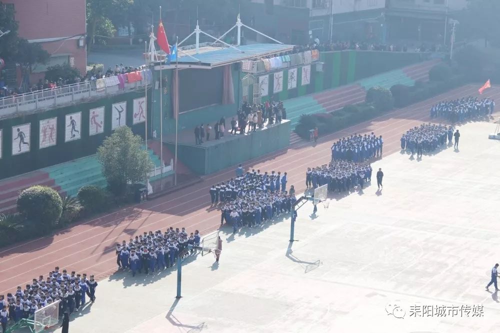 我与青春期的孩子一同成长—慈晖学校召开初二年级家长会