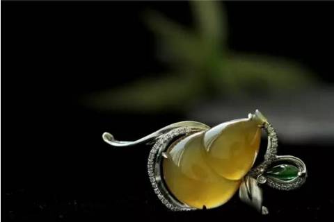 翡翠,垂坠胸前的祝福之意!