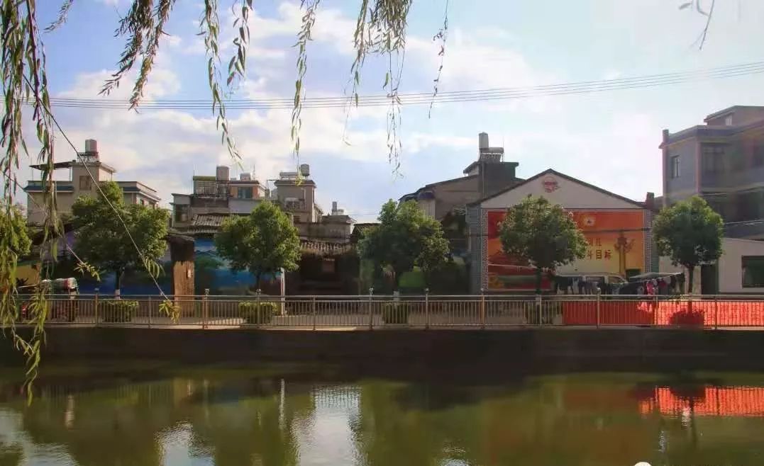 嵩明第一本农村建房不动产权证在杨桥街道颁发