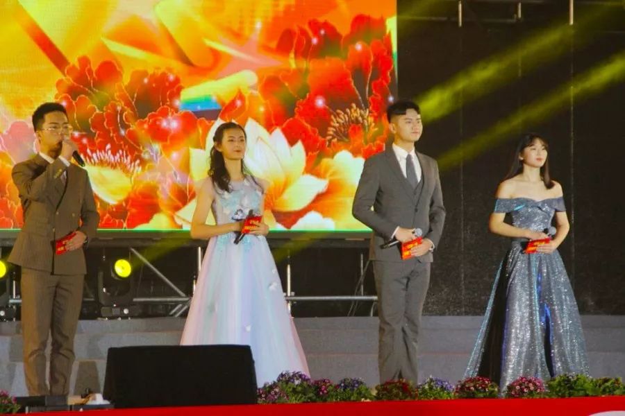 昨晚,江油一中好闹热哦 百年名校果不其然