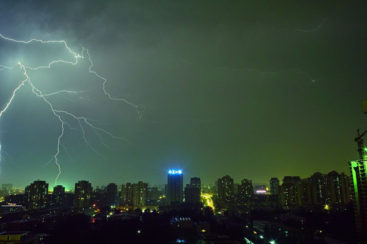骑行时遇到雷雨天气雷雨天气的注意事项雷雨天安全知识