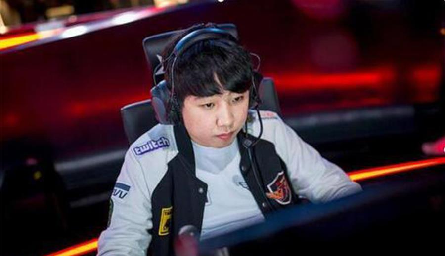 被迫官宣?Doinb深夜直播间出现了一个神秘选