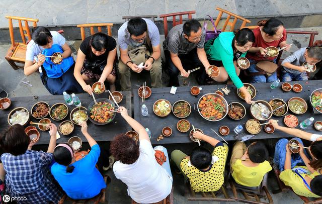 十万人口等饭吃_不干活就没饭吃图片(2)