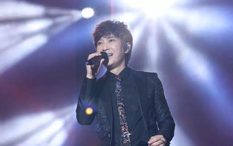 让爱发声曲谱_让爱传递图片