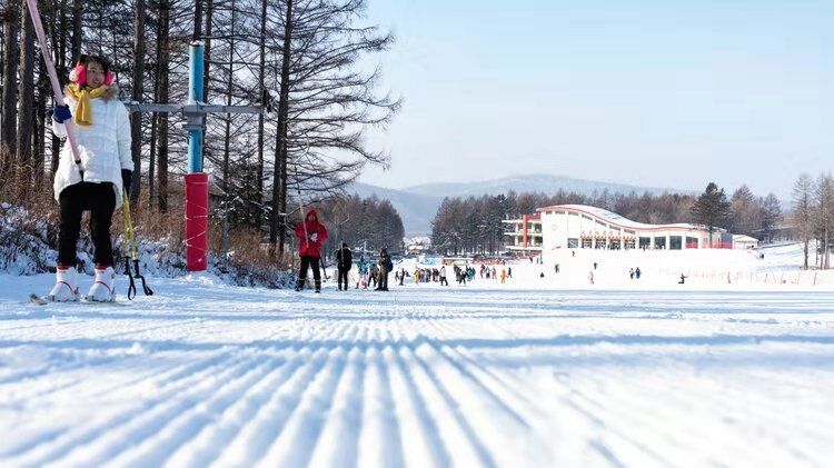 滑雪就选铁力日月峡滑雪场