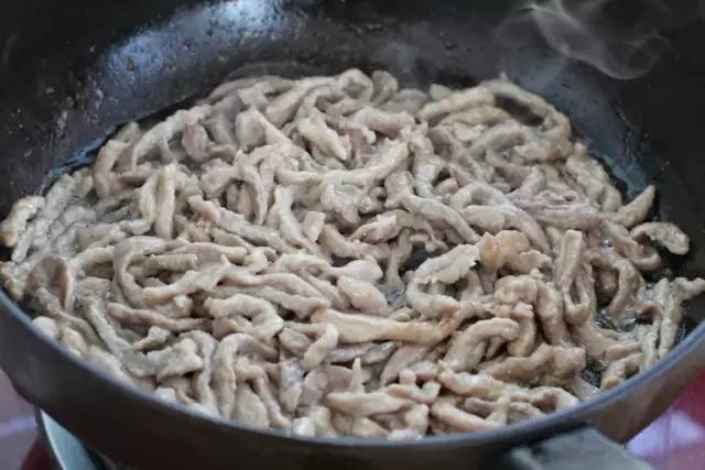 鱼香肉丝怎么做出饭店味道 87d5938cfabb420da152946afa32ba28.jpeg