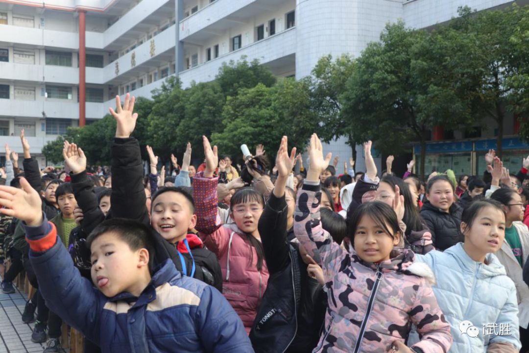 法治讲座模拟法庭千人签名宪法法律进学校走进烈面中学