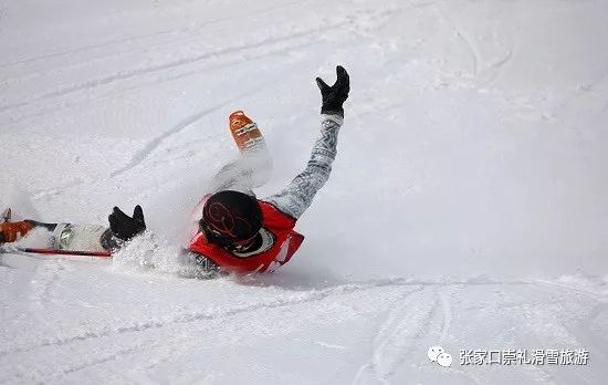 谈球吧体育滑雪攻略｜这十个滑雪技巧初学者可必须要知道(图5)