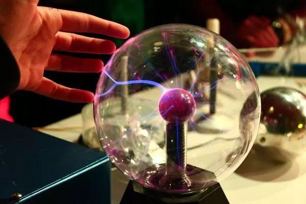 如何防静电 d4a7ed62827a48cd8d7c9bcfc8476f46.jpeg