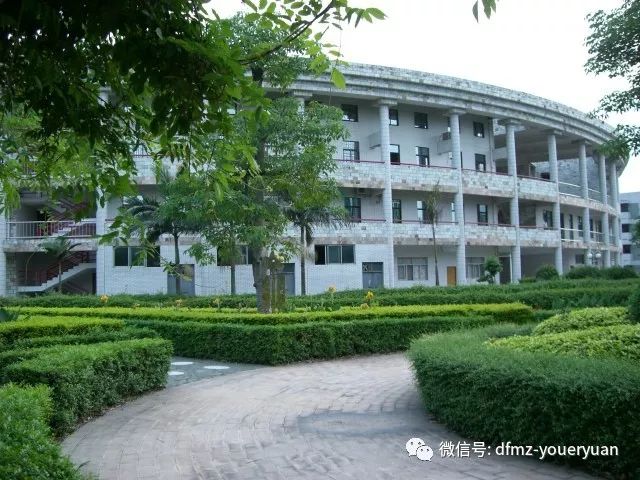 东方明珠学校大门