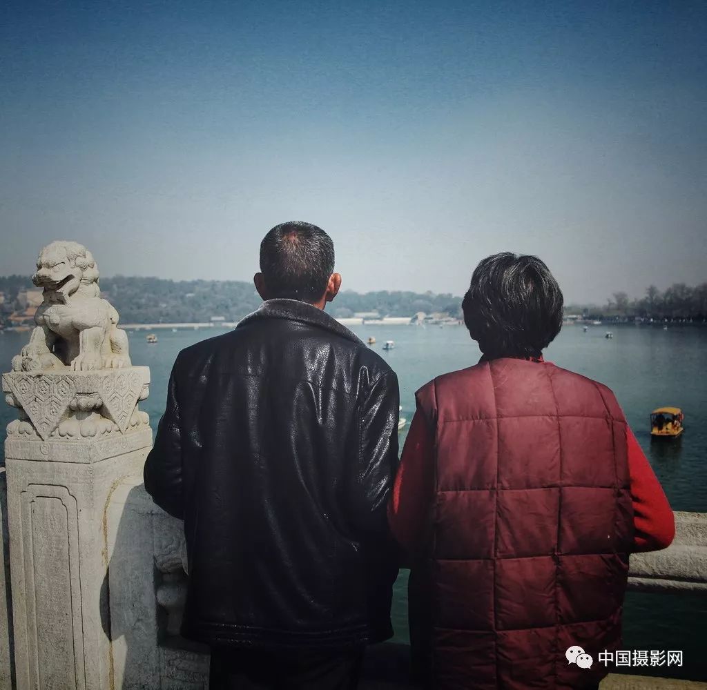 原创中国摄影网签约摄影师杨慧斌作品赏析——《关注》