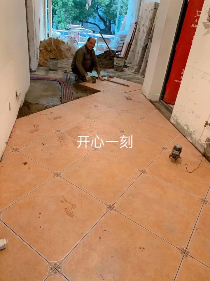 地砖人均铺贴_客厅地砖铺贴效果图(2)