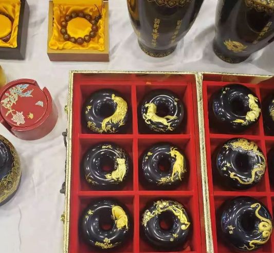 山西文博会中的山西三宝之一平遥推光漆器一漆一世界