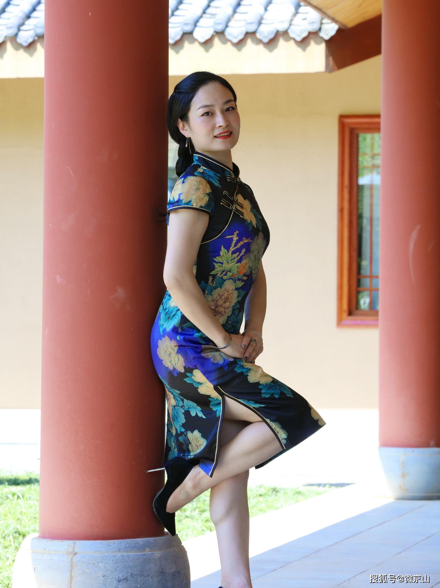 京山女性的旗袍风采与魅力