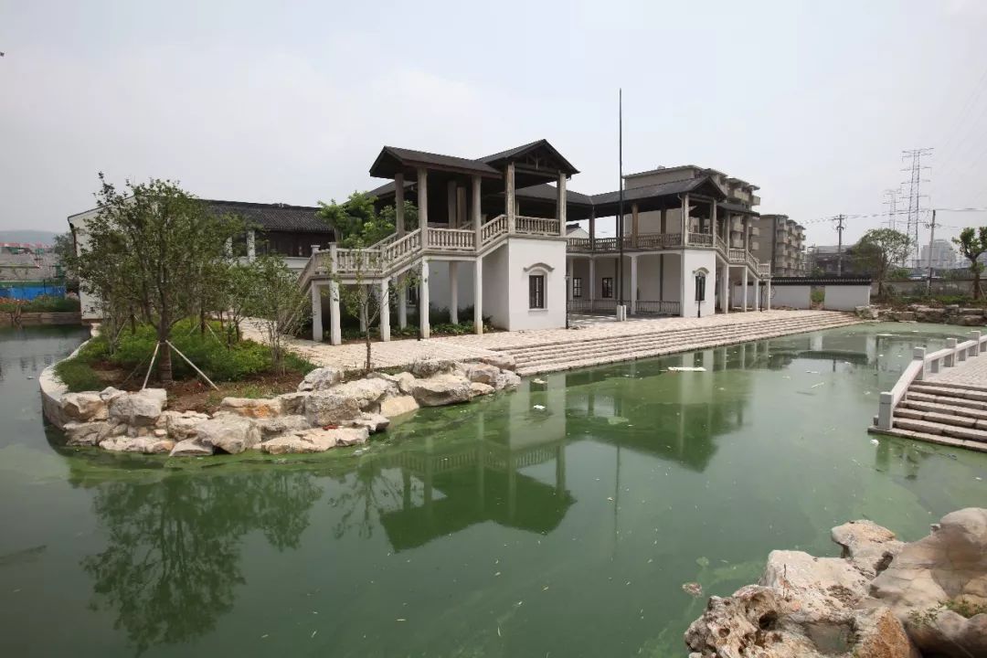 荣巷小学和晴雨操场