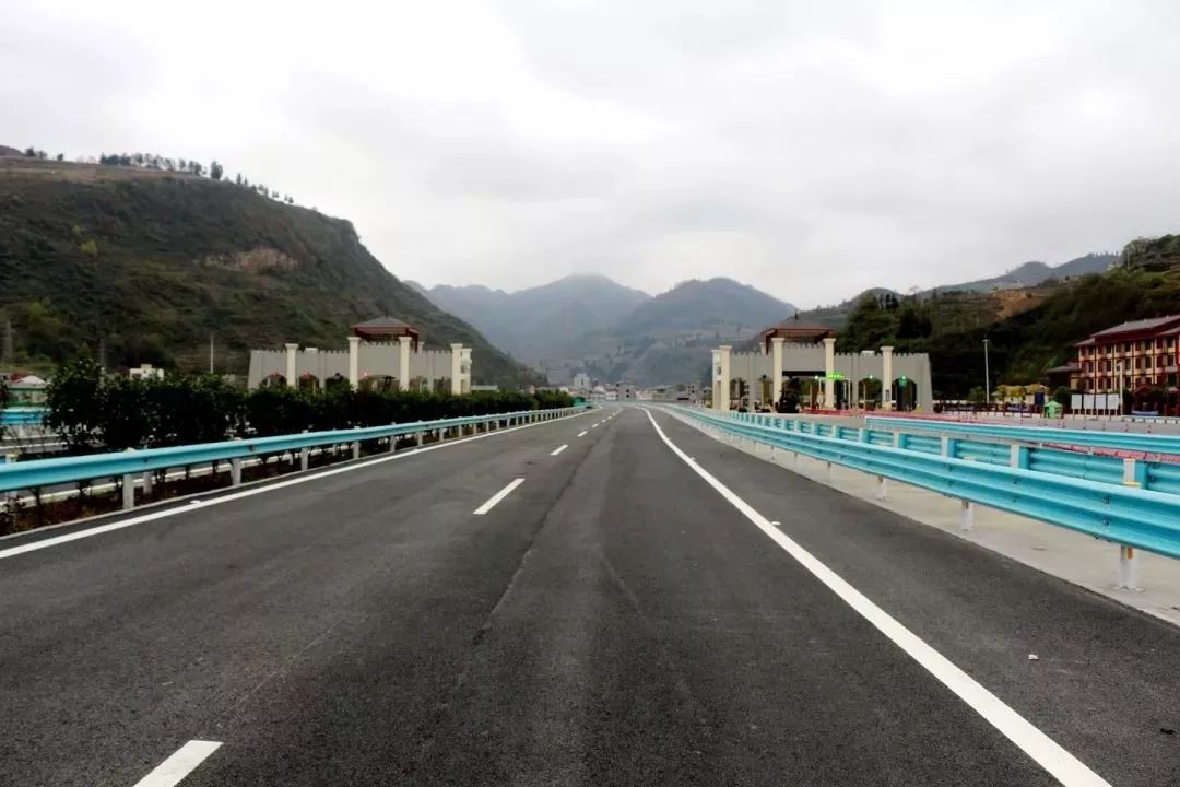 全国最好的高速公路是哪一条 3c16f277053e41c091ee54bbe6f16439.jpeg