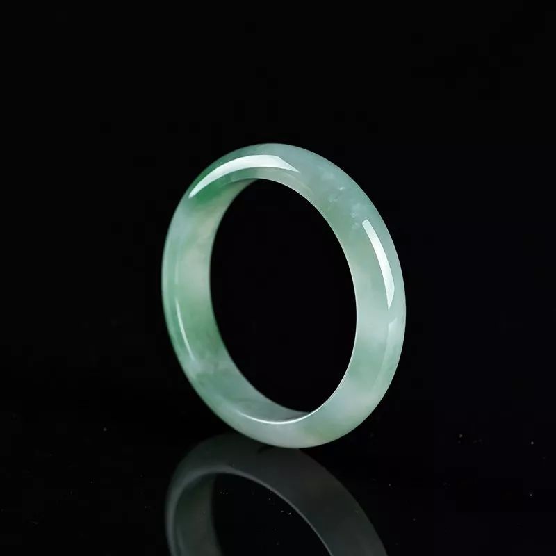 怎么看手镯的圈口 4143b7f0224e43b78d2ed0d39584ca24.jpeg