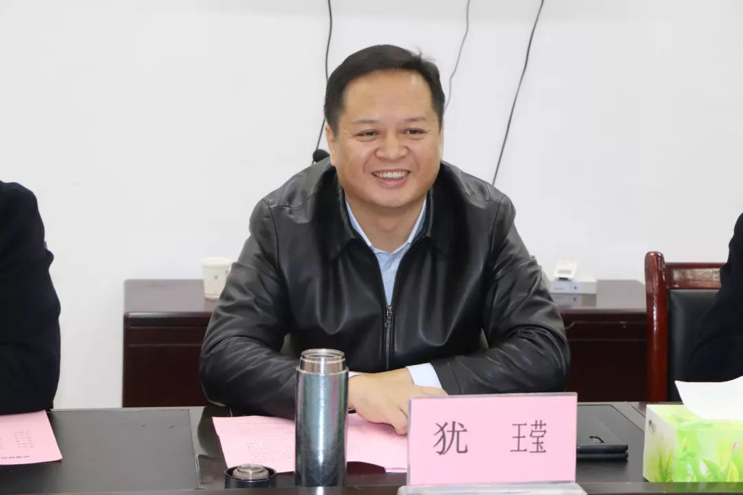 市长犹王莹深入我镇人大代表联络站开展接待群众活动