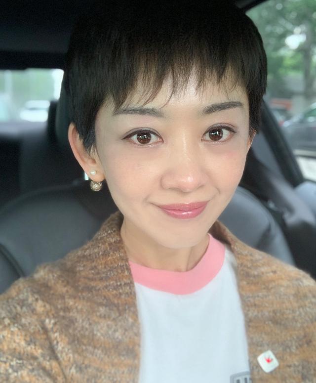 原创41岁瑶淼晒10岁女儿,不如妈妈长相精致,大10岁富商老公身价不菲