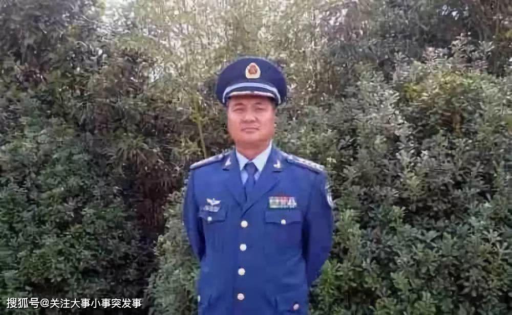 刘发庆长期在空军空降兵部队服役,担任过空降兵某团团长,空降兵第
