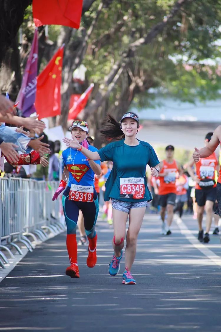 2019广州马拉松:8.52分!观众超热情!最有人情味儿的南方赛事 | 赛评团