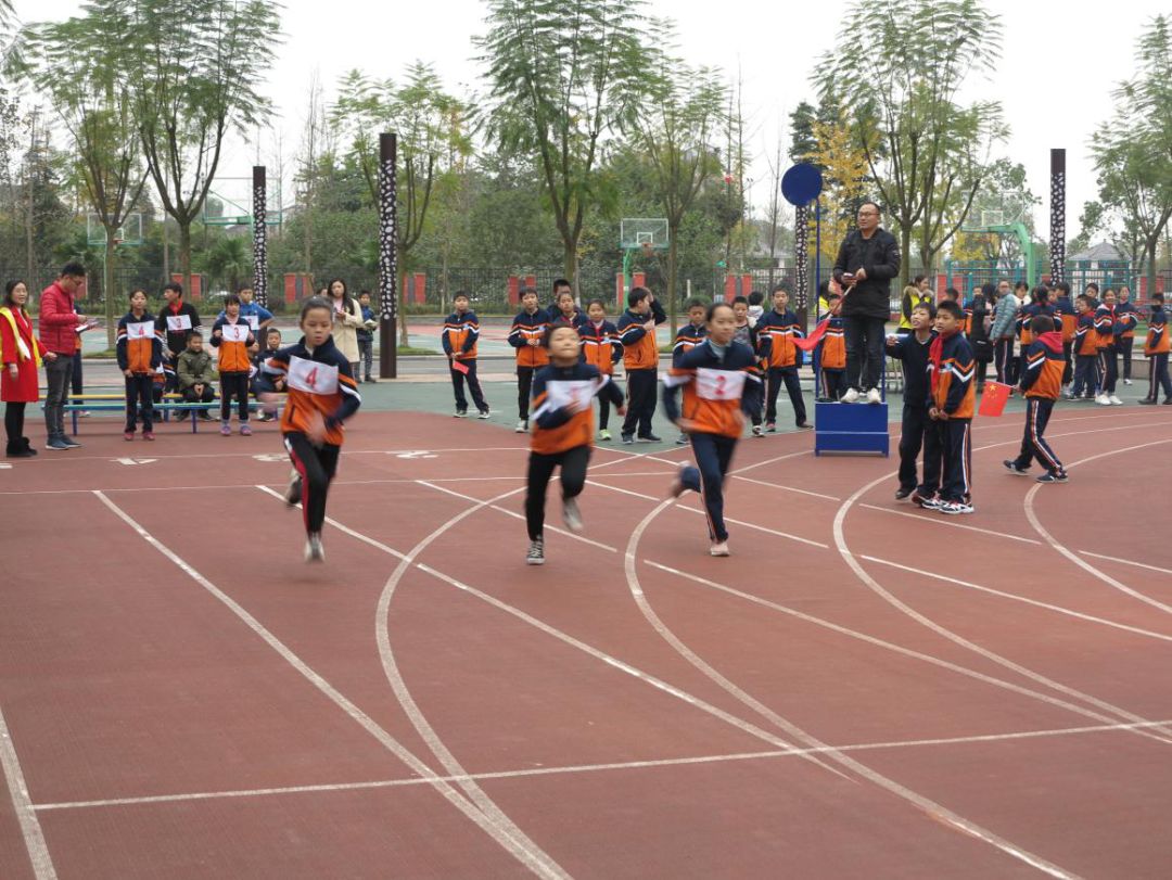 武胜县嘉陵小学举行冬季田径运动会