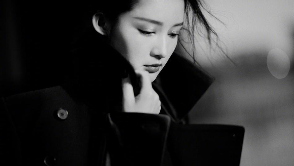 李沁侧脸