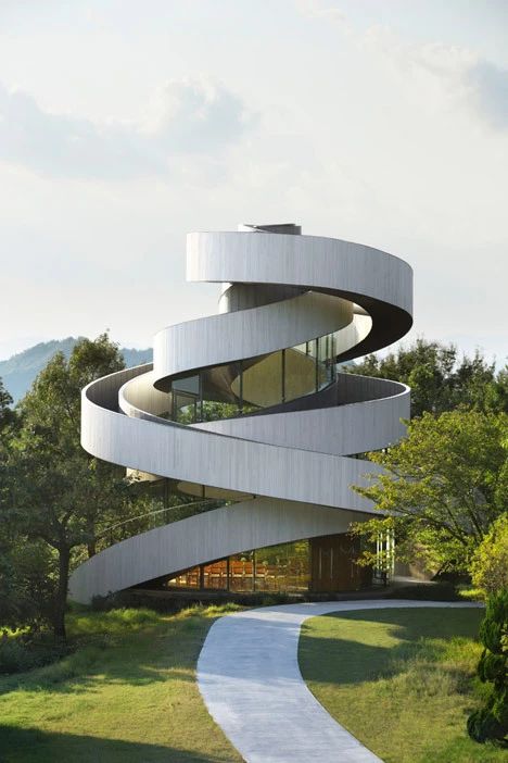 建筑的曲线之美:你凝视螺旋,螺旋也在凝视你| 住逻辑