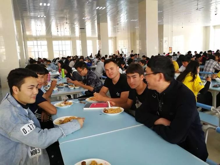 还结合上海电力大学宏观经济学重点核心课程建设项目做好喀什大学西方