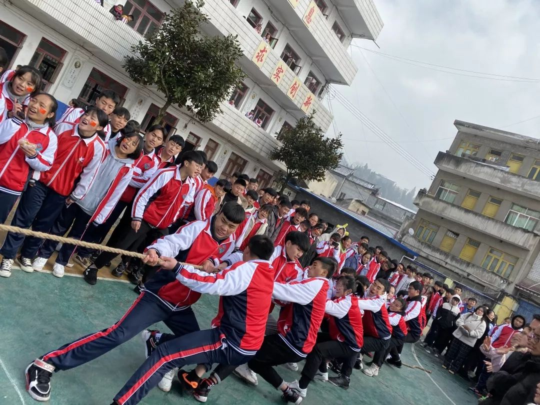 大方利民中学开展主题团日活动以开展"献礼新中国,拥抱新时代"主题