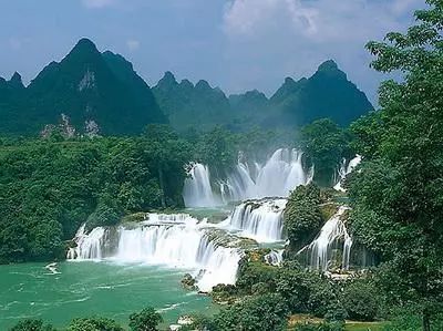 跨国瀑布德天瀑布游览图 fe0edef6684b46d592f2d07997dc664a.jpeg