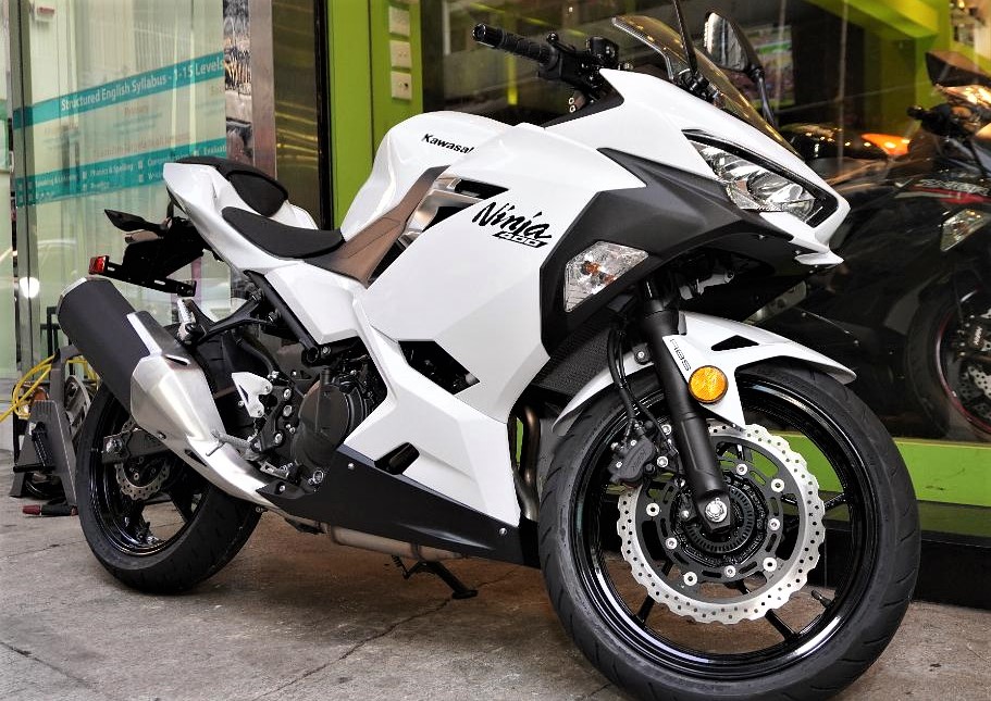 川崎2020款ninja400到店实拍新增红色你喜欢吗