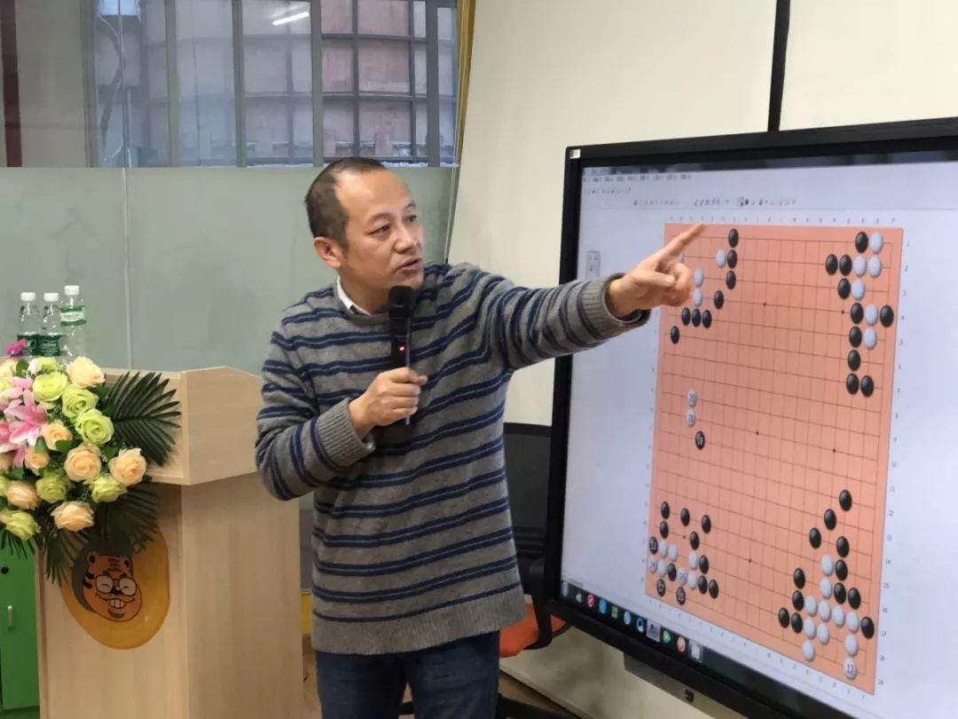 青岛晚报围棋俱乐部王存(7段)老师莅临我院!