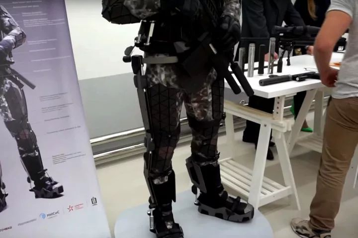 俄罗斯新型战斗服相当科幻 士兵穿上它战力急剧飙升!
