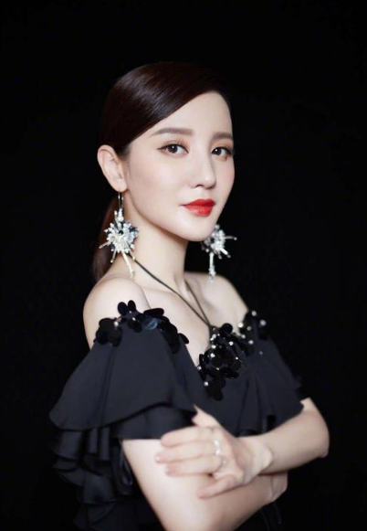 张萌身材是真的还是假的 49017b0f53fb45d5bfc97111493b6514.png