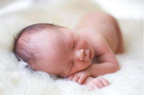 婴儿一般几个月翻身爬 55a0339c9f72418498d862a36b355a37.png