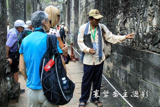 吴哥巴戎寺有个四方形的回廊，那里却珍藏着数百年前的精美石刻艺术