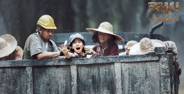 燃中带泪,年末最火爆的华语大片就是它丨毒药