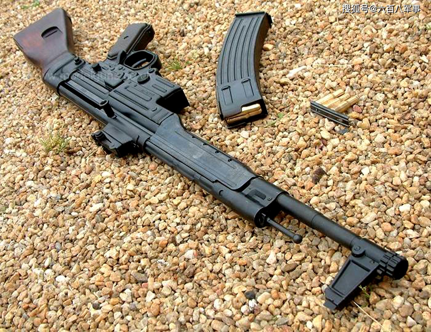 stg-44突击步枪 :stg44突击步枪(sturmgewehr 44,定型投产时名称mp4