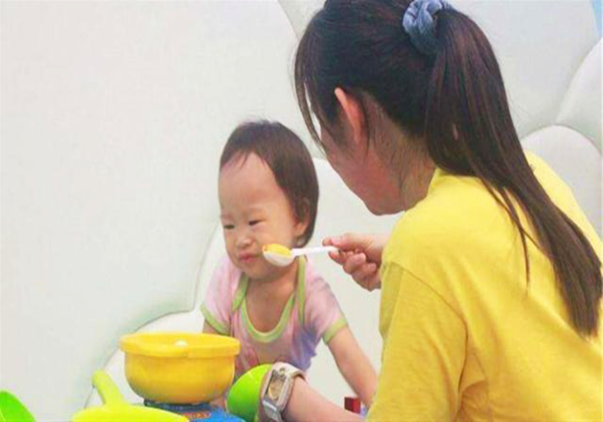 贝贝豆育儿课堂：原创这些喂饭方式是“慢性毒药”，对脾胃伤害极深，很多妈妈都在犯