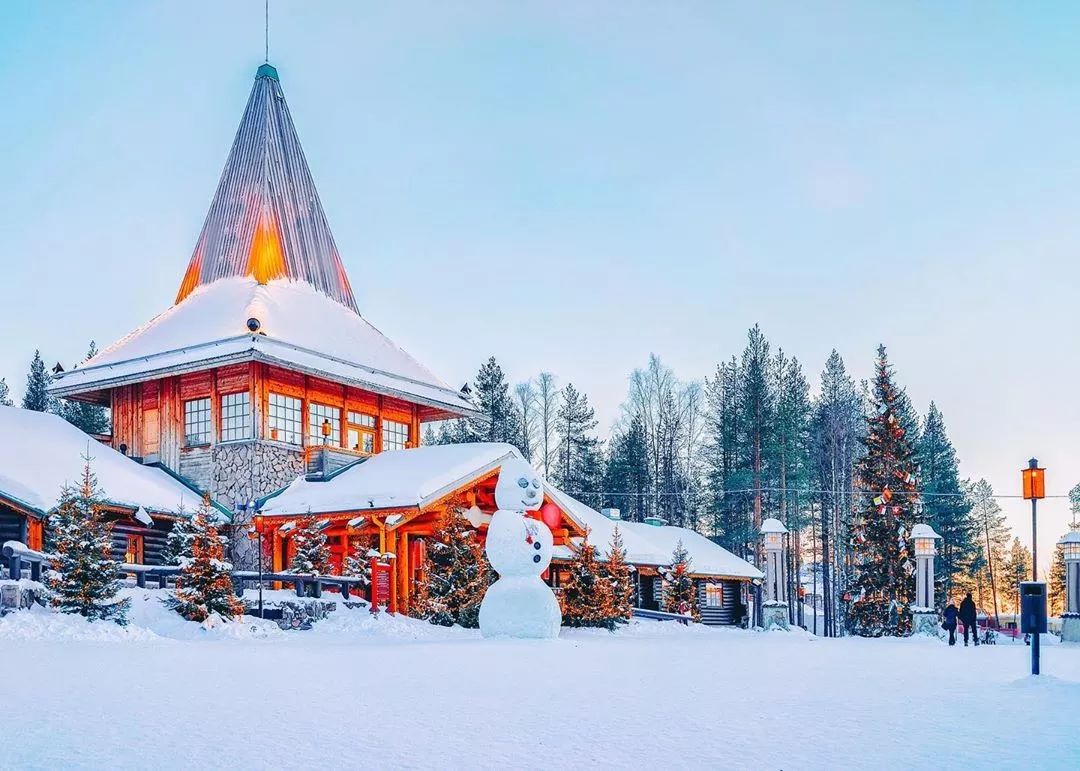 送给大人的5个圣诞小镇拥抱麋鹿和雪人像北欧童话那样去生活
